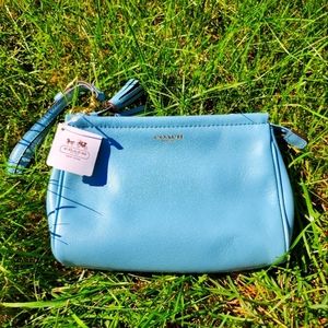 💙 NWT Coach Wristlet 💙